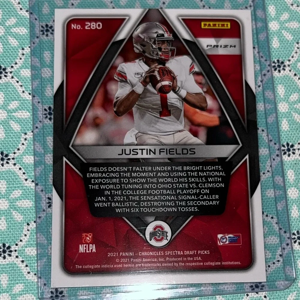 🏈 Justin Fields RC - 2021 Chronicles Draft Picks Spectra Silver Prizm #280